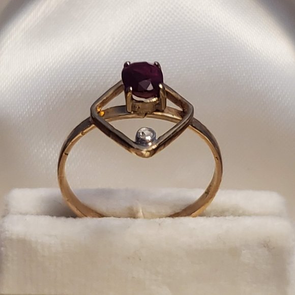 9K Gold Ring with gemstone (garnet) - Picture 12 of 13